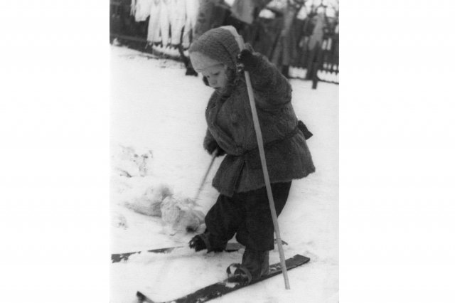 1949 - Первые шаги на лыжах