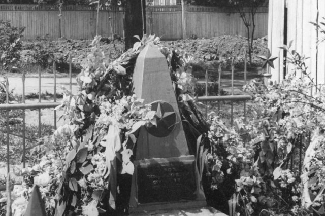 ок.1956 - Братская могила