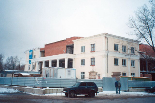 07.12.2003 - Реконструкция ДК "Вперед" идет полным ходом