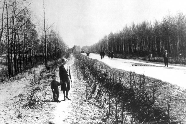 1937 - Песчаная дорога