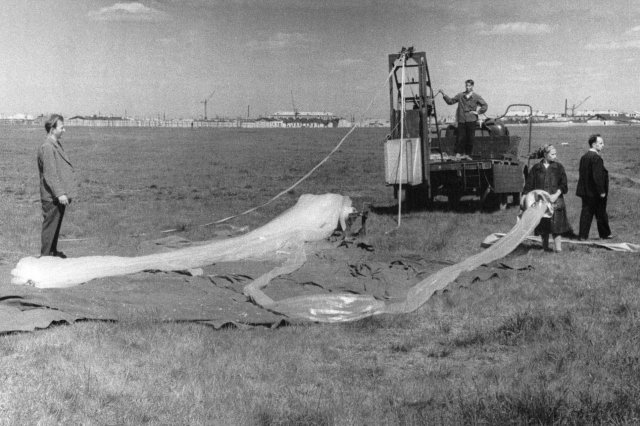 06.1959 - Подготовка к запуску аэростата ДКБА