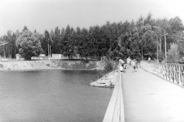 ок.1980 - Пешеходный мост на "Водники"