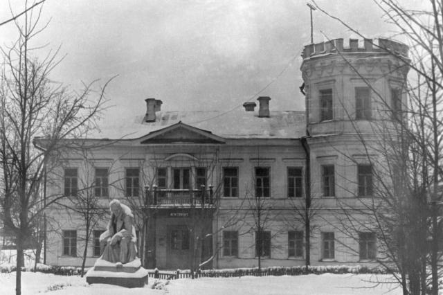 1955 - Бывшее имение Кузнецова, вид спереди