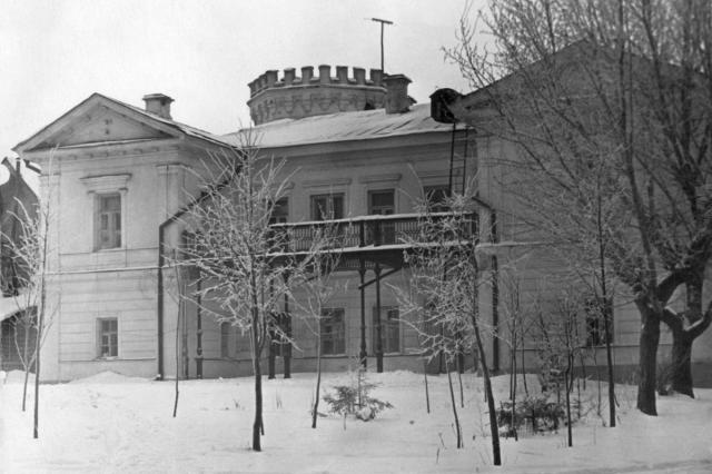 1955 - Бывшее имение Кузнецова, вид сзади