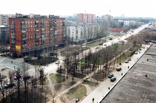 17.04.2001 - Внизу - ул. Дирижабельная