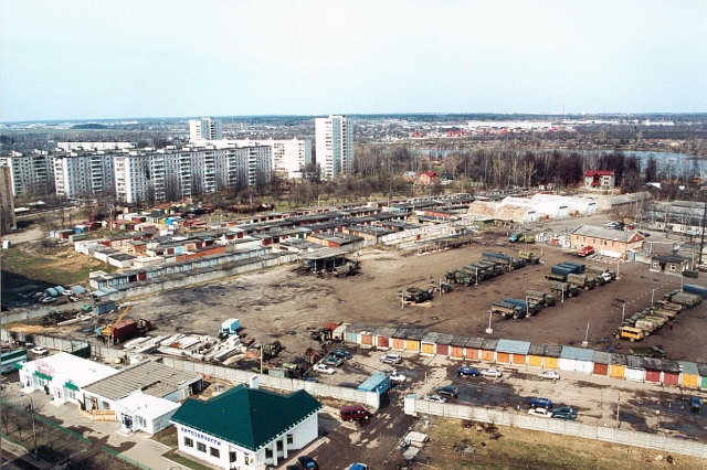 16.04.2001 - Впереди справа - территория автобата