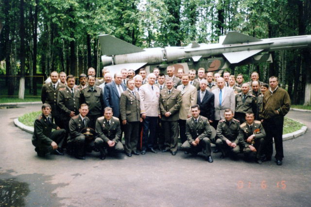 15.06.2001 - Командование и ветераны соединения напротив штаба дивизии ПВО в/ч 52116