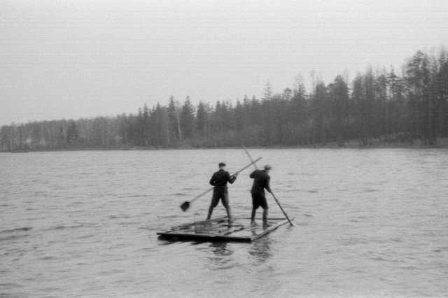 1964 - Долгие пруды, катание на плоте