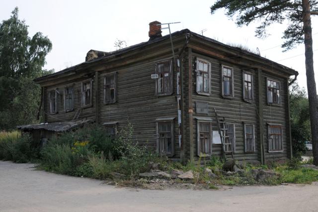 13.08.2009 - Двухэтажный деревянный монастырский дом