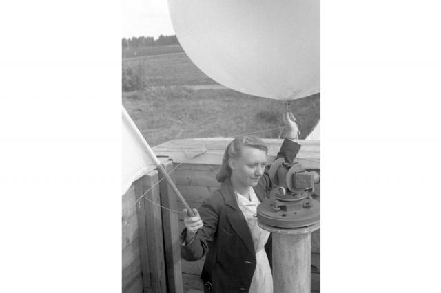 1946 - Перед запуском аэрологического зонда