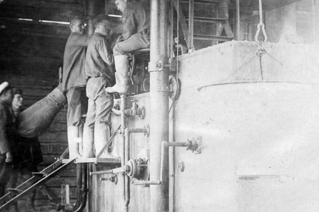ок.1933 - Газодобывающая установка - химический способ добычи водорода