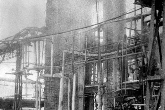 11.1979 - Цех №2, последствия взрыва аппарата в огнеопасном отделении
