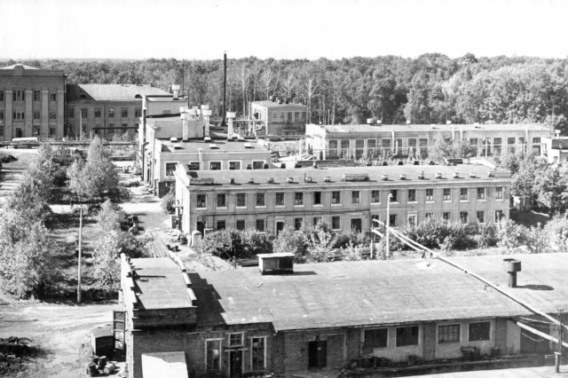 1980 - Территория завода ДХЗ ТОС, вид с цеха №1
