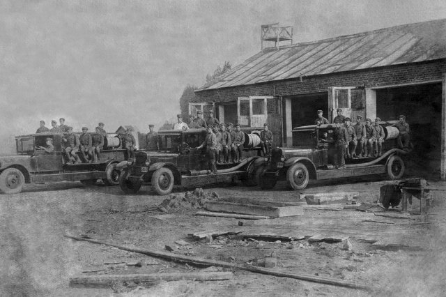 25.09.1933 - Команда пожарных на трех машинах готова к выезду