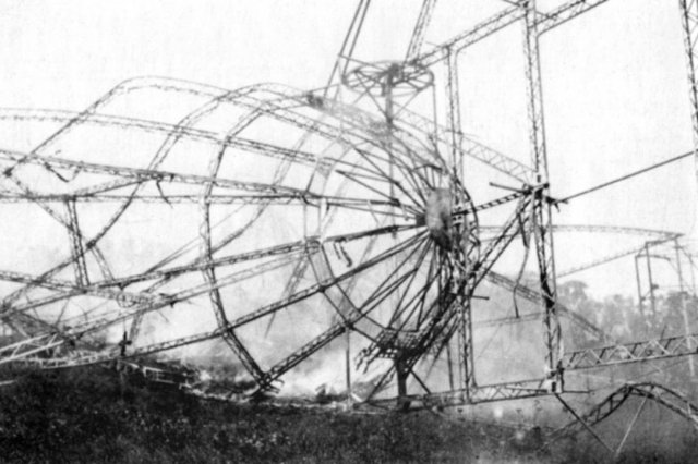 05.08.1908 - Останки германского дирижабля LZ-4 в Эхтердингене