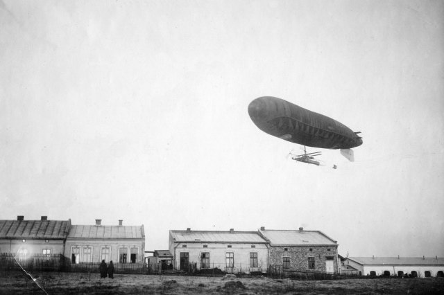 1913 - Дирижабль "Кондор" был куплен у Франции