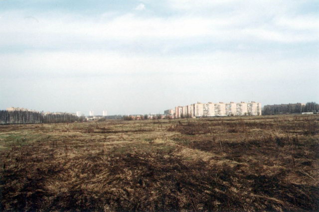 14.04.2001 - Вид с лётного поля на ул. Лаврентьева