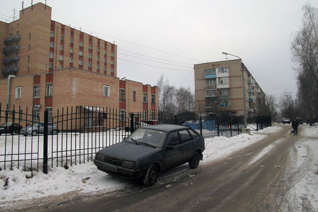 30.12.2007 - Слева - общежитие ХМСЗ - Речная 24